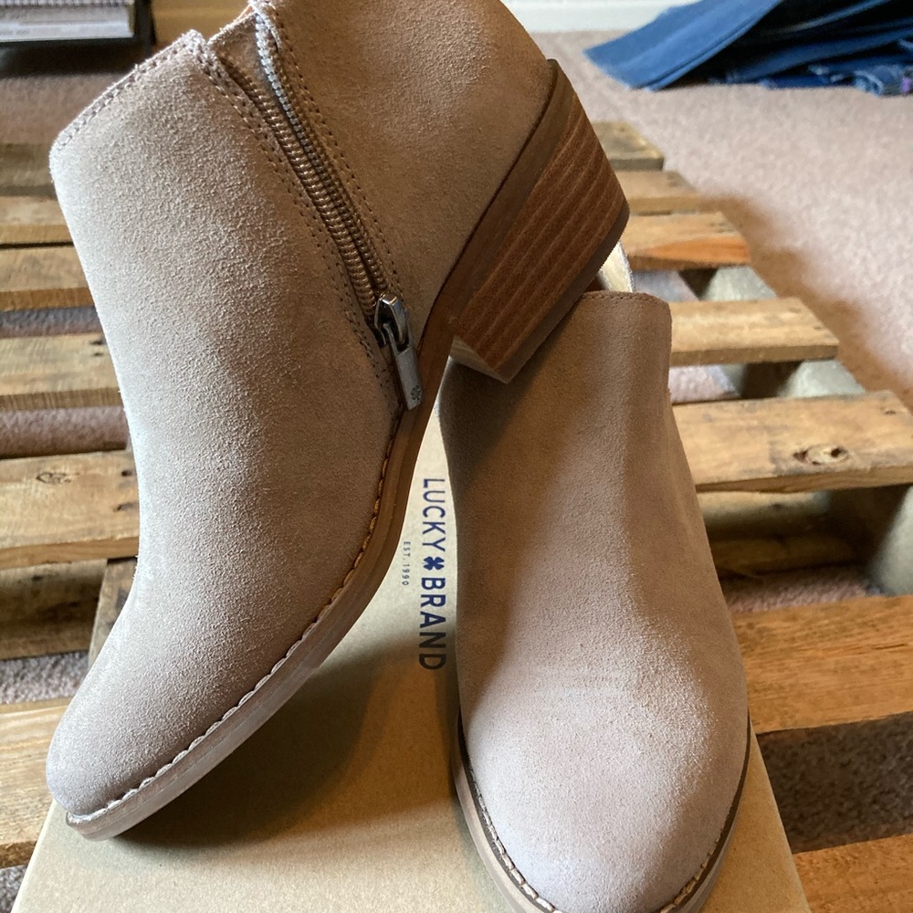 Lucky Brand tan suede Booties